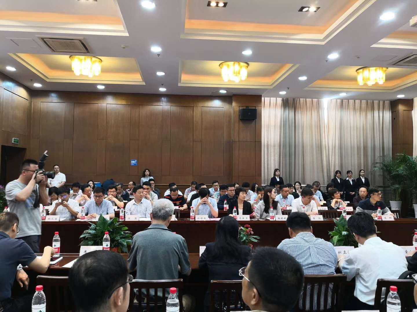 常州輕工職業(yè)技術學院聘請江蘇亮彩電子有限公司章九余總經理為專業(yè)指導委員會委員